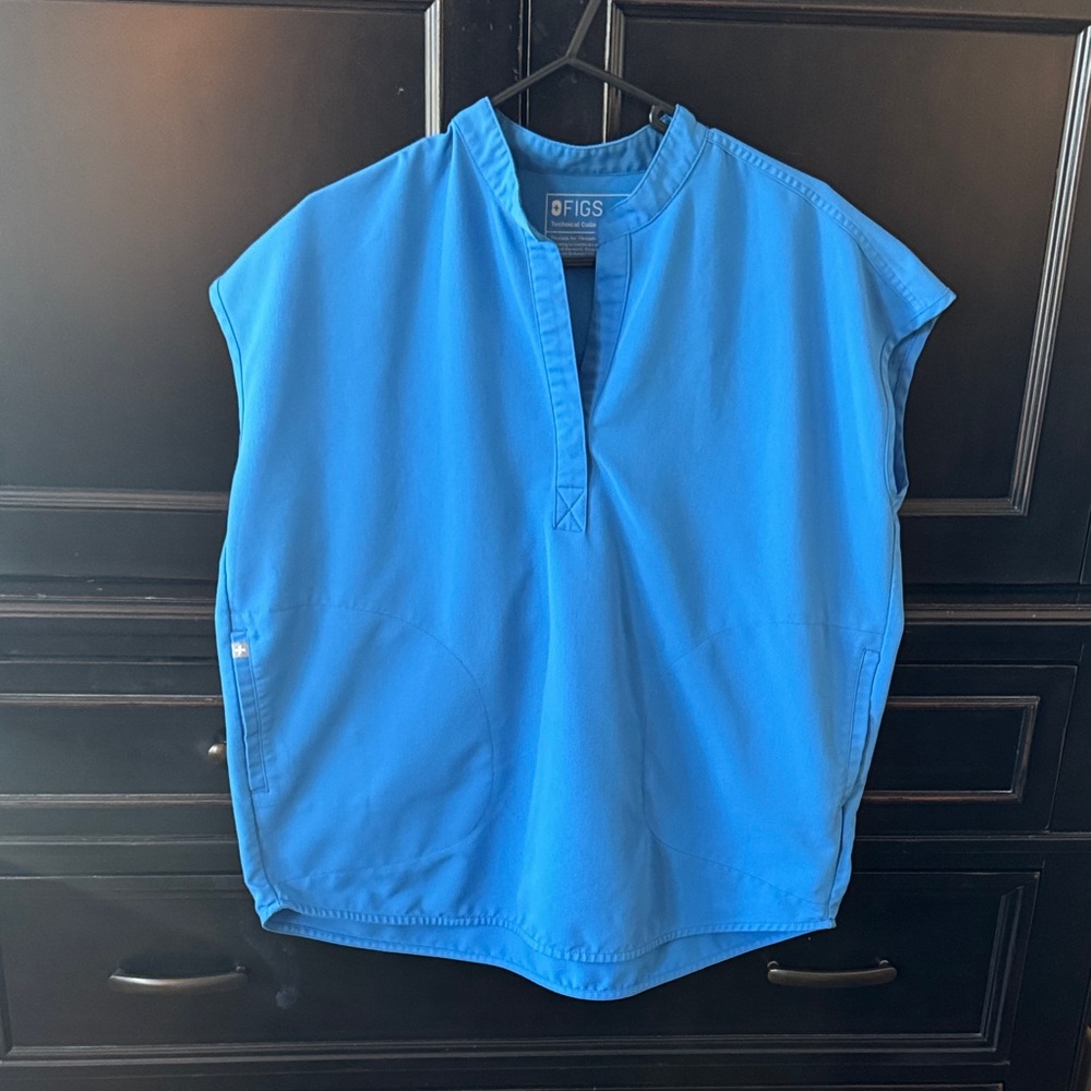 LIMITED COLOR Figs Rafaela™ - Oversized Scrub Top - Capri Blue - Picture 2 of 4